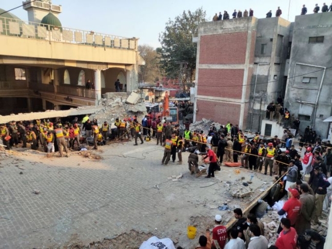 파키스탄 북서부 페샤와르 이슬람사원, 자살 폭탄 테러 발생 사상자 계속 증가… “사망 34명·부상 150명