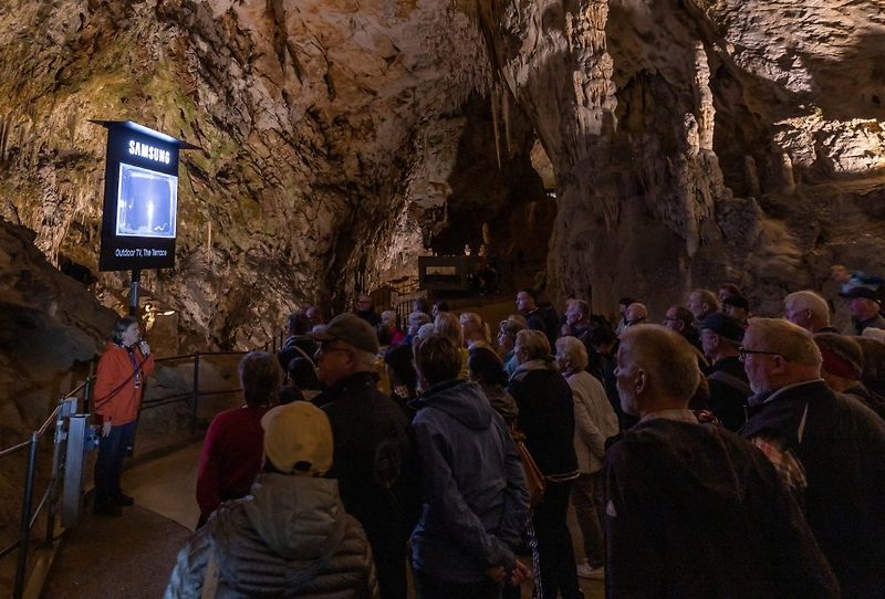 삼성전자, 슬로베니아 포스토이나 동굴에 라이프스타일TV '더 테라스' 설치