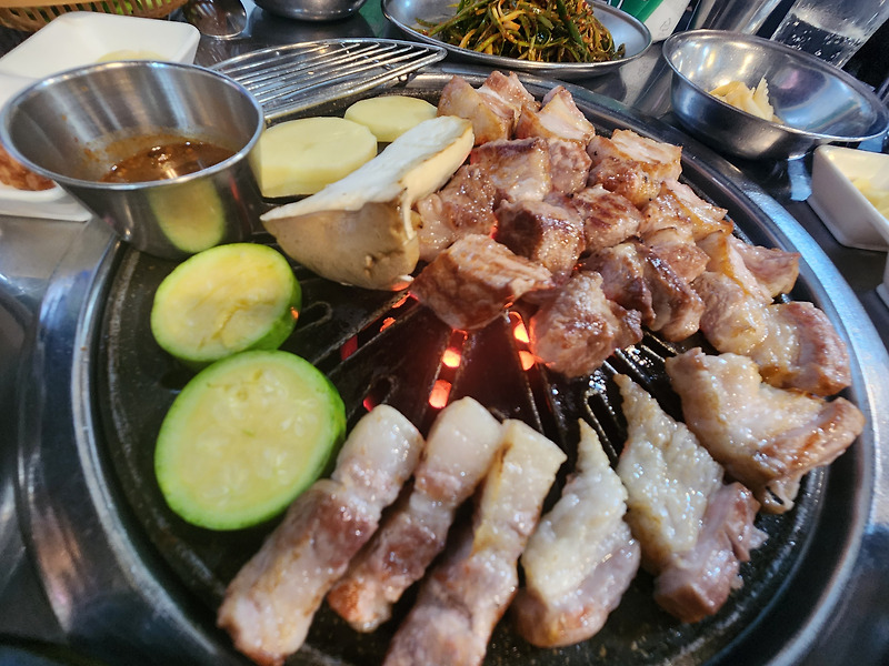제주 서귀포 : 올레시장 흑돼지 맛집 '먹고정'