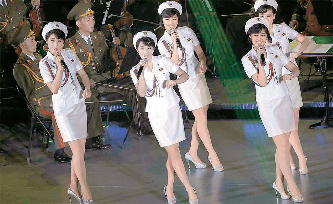 북한 3대 세습 독재자 김정은의 기쁨조 걸그룹 모란봉악단을 모방해서 스시녀들이 만든 일본 걸그룹 선군(先軍) 여자