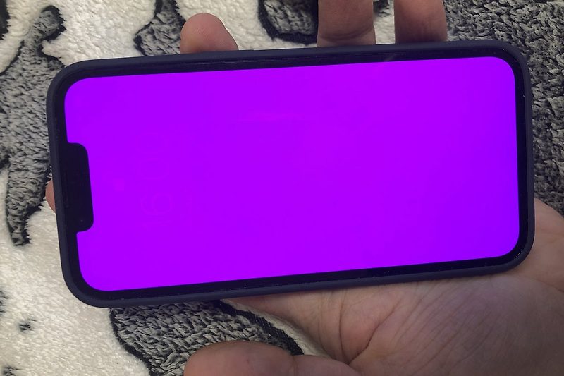 아이폰13 '분홍색/보라색 화면' 뜨는 문제 해결 방법
