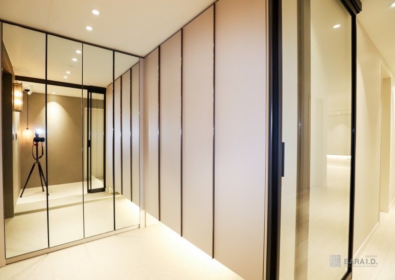 Trendy and elegant emotional interior 142m2 apartment interior