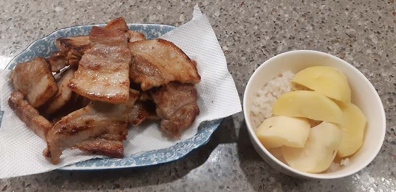 오늘의 집밥 '삼겹살+감자밥'