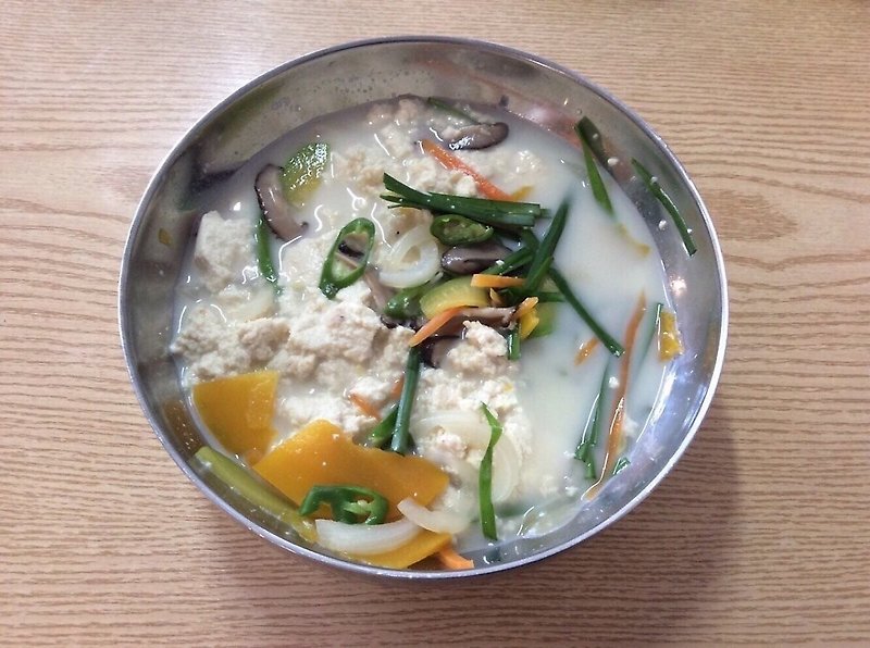 담백한 감칠맛, 두부새우젓국(Bean Curd and Salted Shrimp Soup)