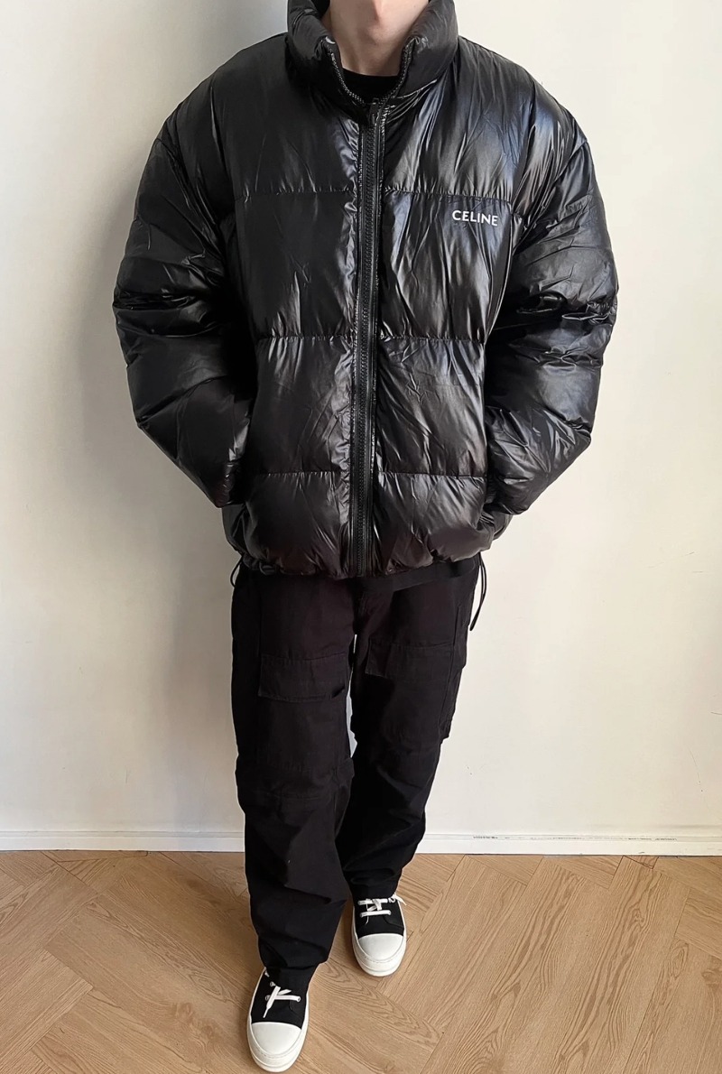 셀린느 숏 라이트웨이트 나일론 다운 패딩 재킷 자켓 2W837595K은 겨울철에 따뜻하고 스타일리시한 룩을 완성할 수 있는 아이템입니다 리밋플 review