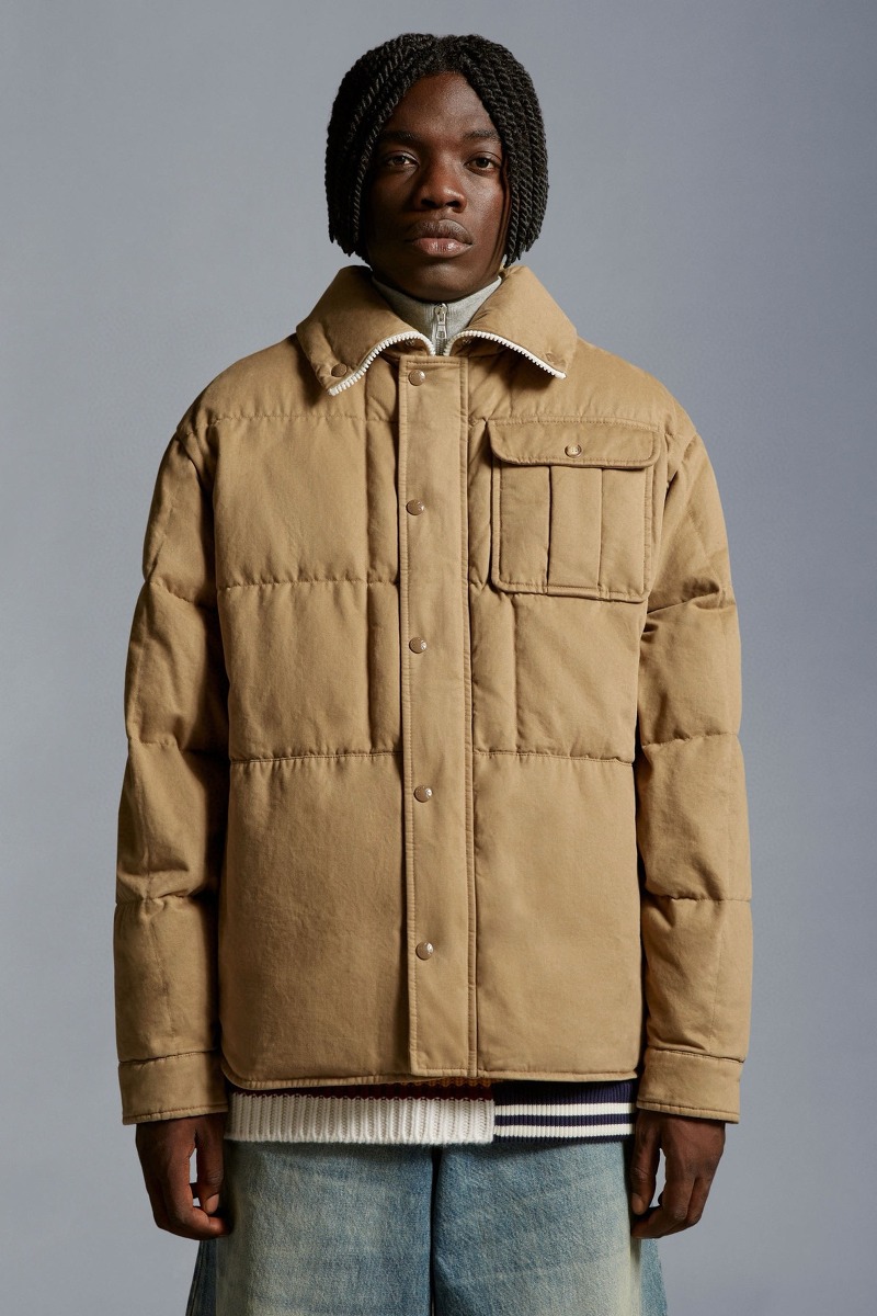 몽클레어 팜앤젤스 FIELDRUSH 필드러쉬 쇼트 다운 패딩 재킷 자켓은 최신 트렌드를 반영한 스타일리시한 아우터입니다.
