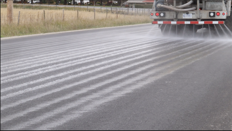 눈 오기 전 도로에 하얗게 뿌리는 액체는?