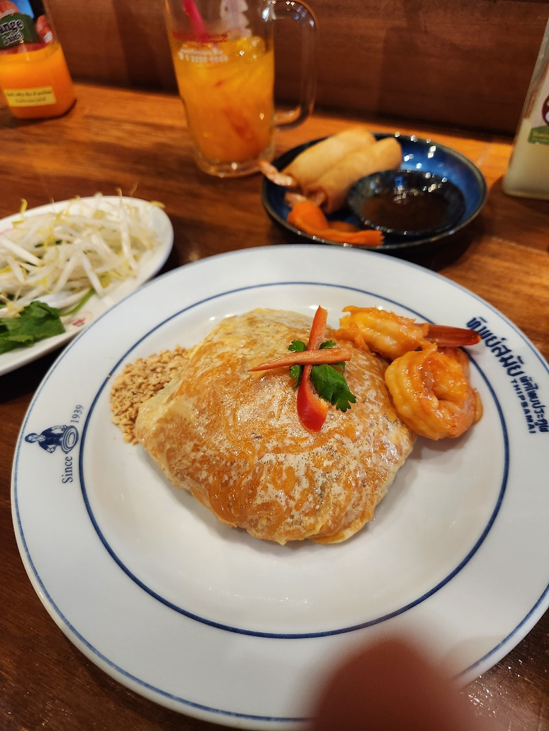 방콕 오렌지쥬스와 팟타이가 맛있는 아이콘시암 팁싸마이