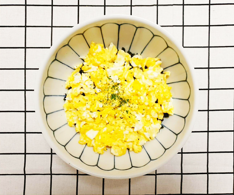 초간단 달걀덮밥 간장, 참기름, 버터의 꿀조합 계란 스크램블 덮밥 맛있게 만들기