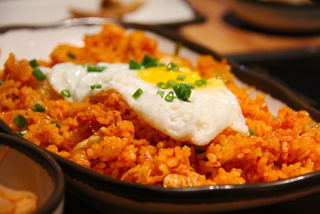 [Korean Food Recipe] Kimchi Bokkeumbap (Kimchi fried rice)