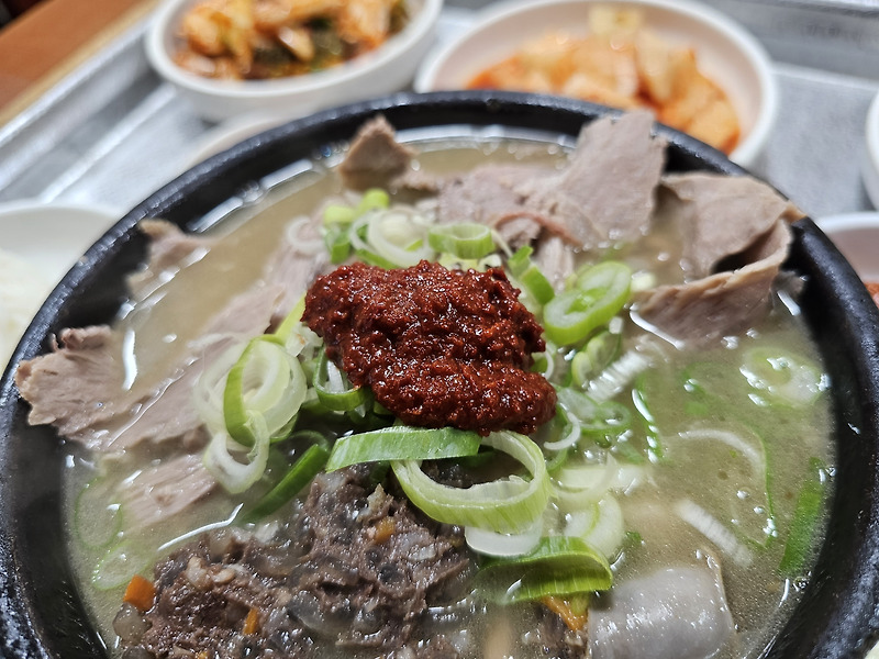 부산숨은맛집 영도에 위치한 양과 맛 둘다잡은 노포의 감성 / 금영돼지국밥