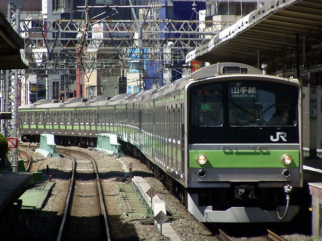 일본의 흔한 전철에서 시끄럽게 떠드는 여자 아이를 조용하게 만드는 법(feat 프리큐어 시리즈의 위엄)