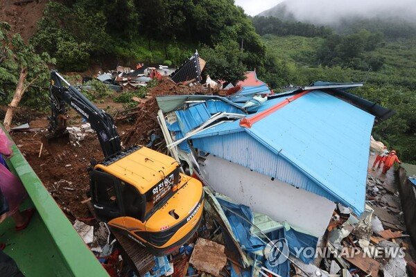 전남 덮친 '장맛비 폭우'···주택 매몰·침수 1명 사망 1명 실종