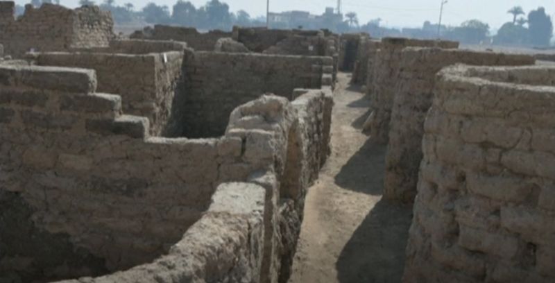 이집트 보물이 가득한 무덤과 잃어버리 황금 고대도시 발견