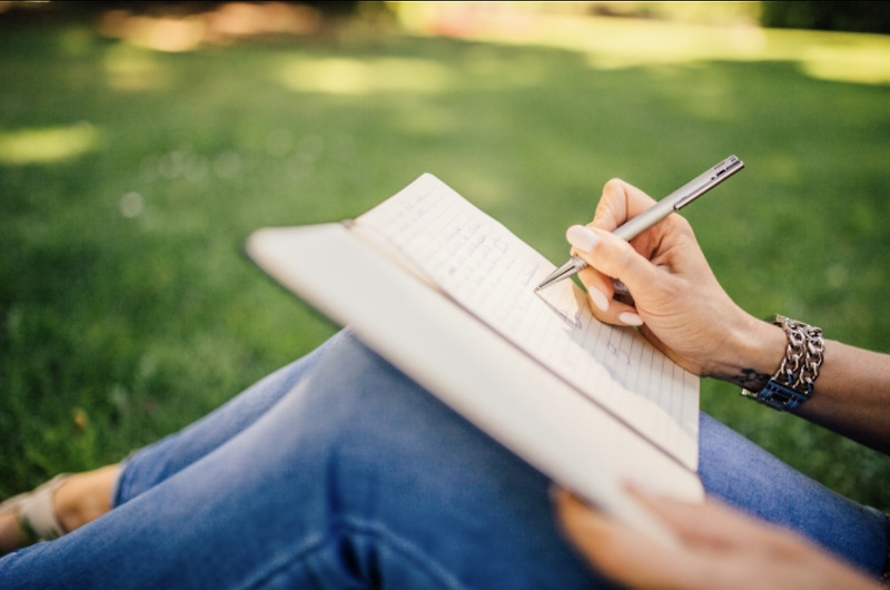 글쓰기 향상을 위한 매일 쓰기 연습을 개발 하는 방법