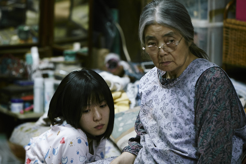 보장된 일본 풍의 영화를 원하시다면, 영화 <어느 가족>.