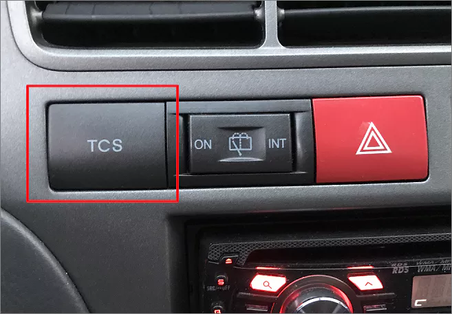 아반떼 스포츠 TCS 버튼은 무엇인가?