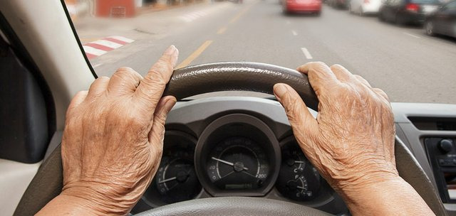 청각 및 시력저하 노인의 운전 및 사고의 위험성