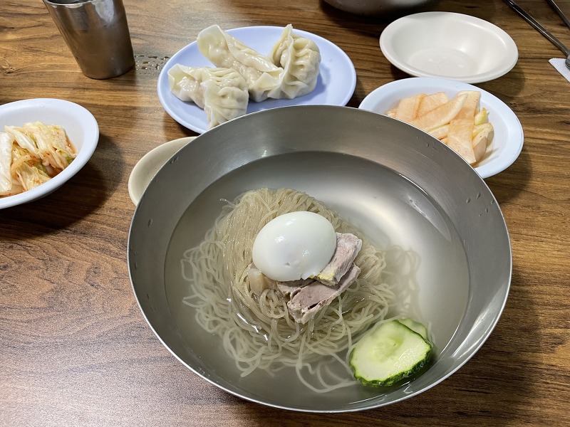 신사동 맛집 - 평양냉면 '그 슴슴함..과 평양식 먹는 법'