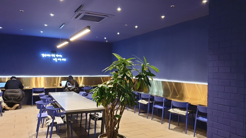 [카페탐방] 수원 영통 넓고 편안한 공간이 매력적인 퍼플톤 카페 '더마스터커피'