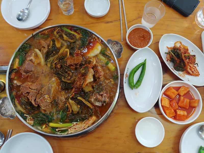 부산 용호동 맛집: 가족 모임, 단체 모임 가능한 ‘맛나감자탕’