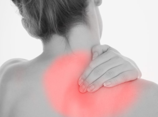 어깨 근육 파열 증상과 원인들