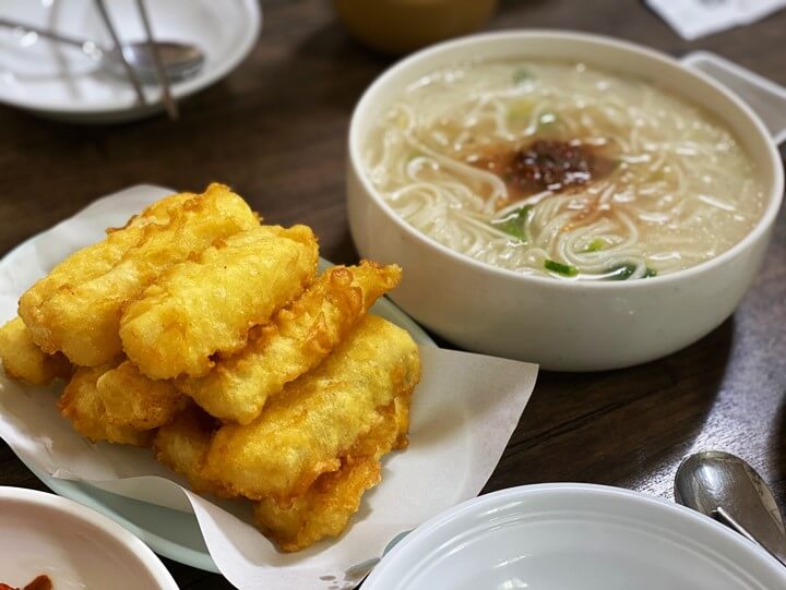 [혜화역 맛집] 혜화칼국수 / 한국판 피쉬앤칩스 / 바삭한 생선튀김과 사골칼국수 솔직후기