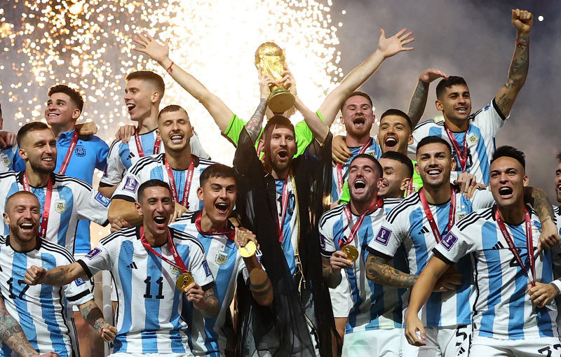 메시, 드디어 월드컵 품다...아르헨티나 승부차기 끝에 프랑스에 승