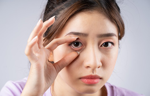 망막전막증 원인과 증상 눈 건강을 위협하는 스마트폰
