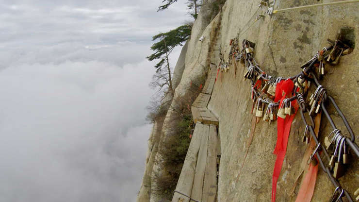 세상에서 가장 위험한 등산로들 [사진]