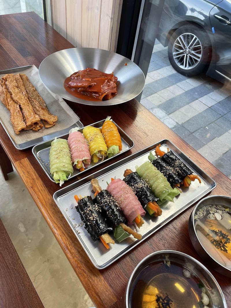 통영 중앙시장 핫하다는 맛집 “보기좋은 김밥이 맛도좋다” 메르치45