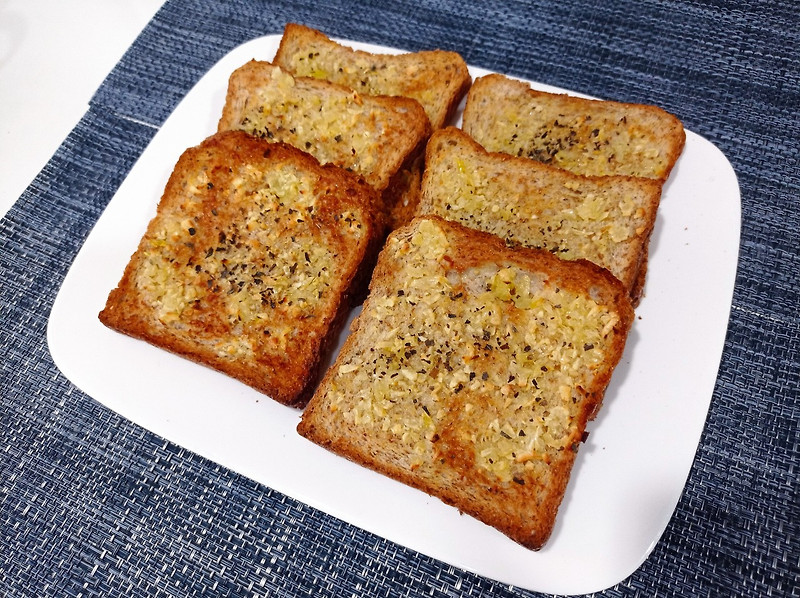 [초간단 간식] 핵꿀맛 마늘빵을 단 4가지 재료로 만들어버리기