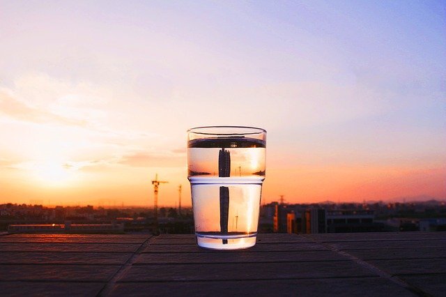 따뜻한 물의 효능 및 하루 물 권장량 & 건강하게 물 마시는 방법 시간 제대로 알아보자!