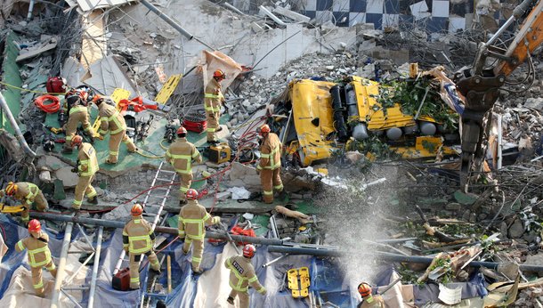 광주 건물붕괴사고_버스를 덮친 콘크리트_사상자 17명발생_안타까운 인재사고