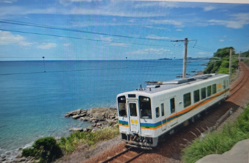 쿠마모토와 카고시마를 연결하는 비살오렌지철도,해안선을 따라 펼쳐지는 차창 너머의 진풍경을 추천합니다.
