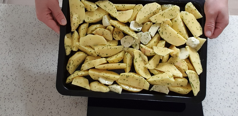 올리브유로 만드는 감자요리 짭쪼롬하니 고소한 웨지감자 만들기