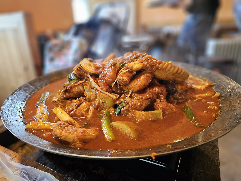 울산이색식당 솥뚜껑에 푹끓인 어마무시한 닭도리탕 / 산다화식당