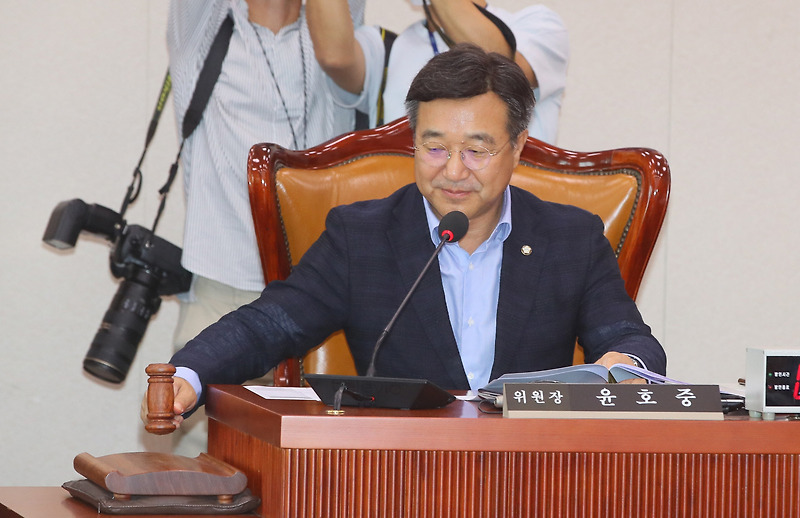 윤호중 국회의원 학력 프로필 법사위원장
