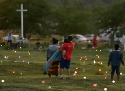 원주민 아이들 시신이 매장된 묘비없는 묘(unmarked grave) 182 곳이 추가로 발견되었습니다.