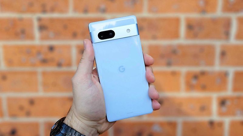 구글은 새로운 배터리 상태 정보 기능과 함께 저렴한 차세대 Pixel 스마트폰인 Pixel 8a를 출시할 예정임을 암시