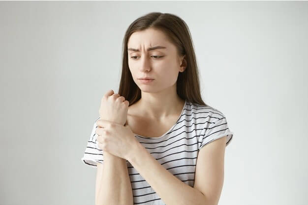 손목 건초염 증상 및 원인, 치료법