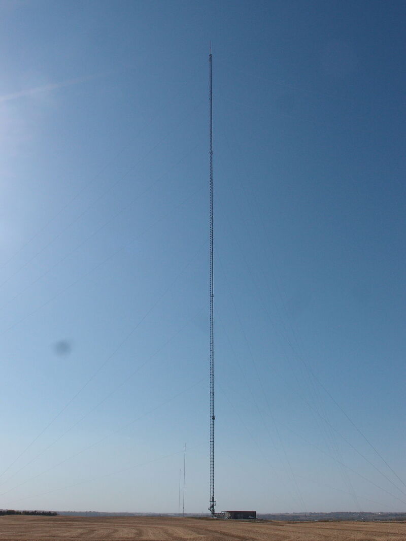 629미터 라디오 송전탑 올라가는 영상