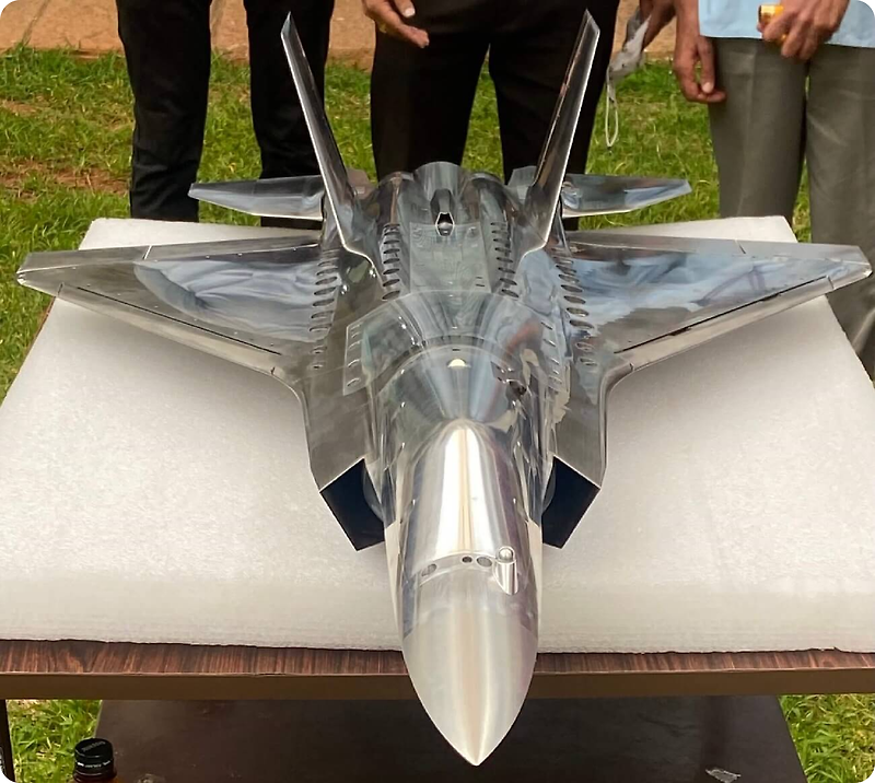 인도의 5세대 쌍발 AMCA 스텔스 전투기 - 2022.08.08