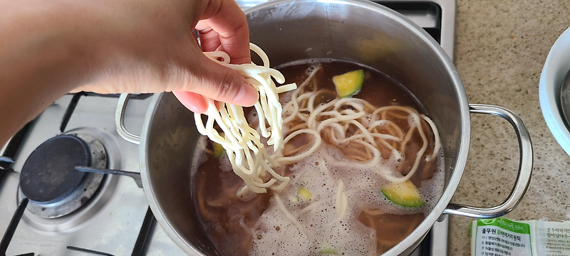 풀무원 생칼국수 후기--수타면 같은 쫄깃함~~