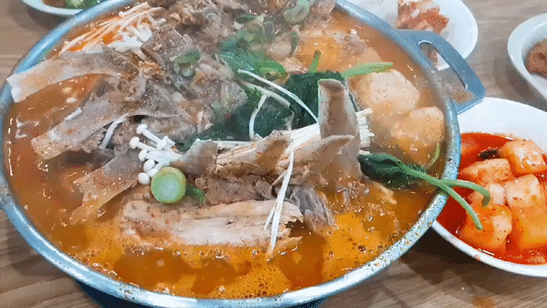 성수역 맛집 소문난성수감자탕에서 따뜻한 국물 요리
