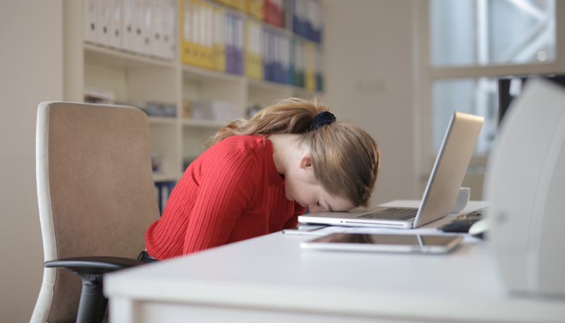 식후 졸린이유와 잠 빨리 깨는 5가지 방법
