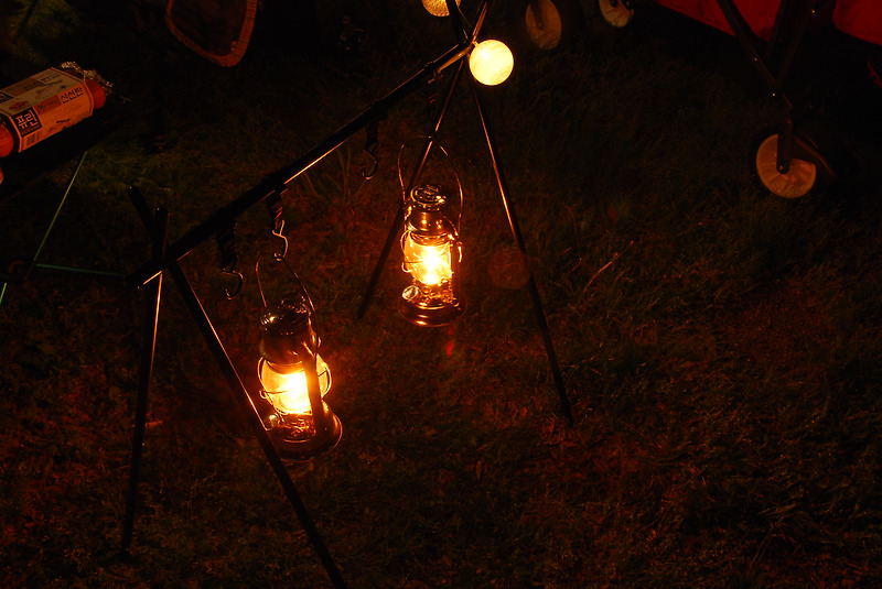 캠퍼들의 밤을 빛나게 해주는 캠핑용 랜턴의 종류와 특징