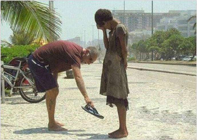 가난한 소녀에게 신발을 벗어주는 사람, 따뜻한 하루!