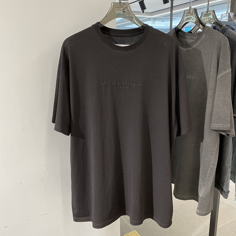 [MAISON MARGIELA] 메종 마르지엘라 워싱 엠브로이더리 반팔 티셔츠 (2 COLOR)