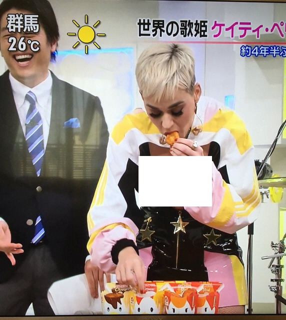 일본 니혼 TV 닛테레 예능 슷키리에 출연했던 케이티 페리 치킨 먹방 대참사